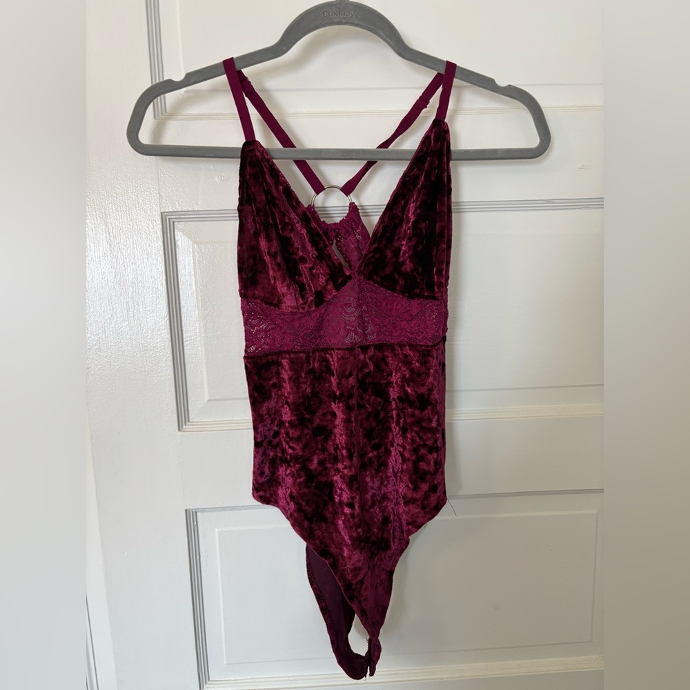 Forever 21, size M, maroon velvet